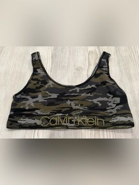 Calvin Klein Camo Logo Sports Bra - Green Olive/Black. Size XS GUC